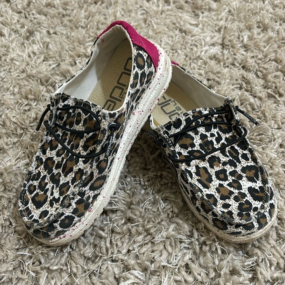 Leopard Girls Hey Dude